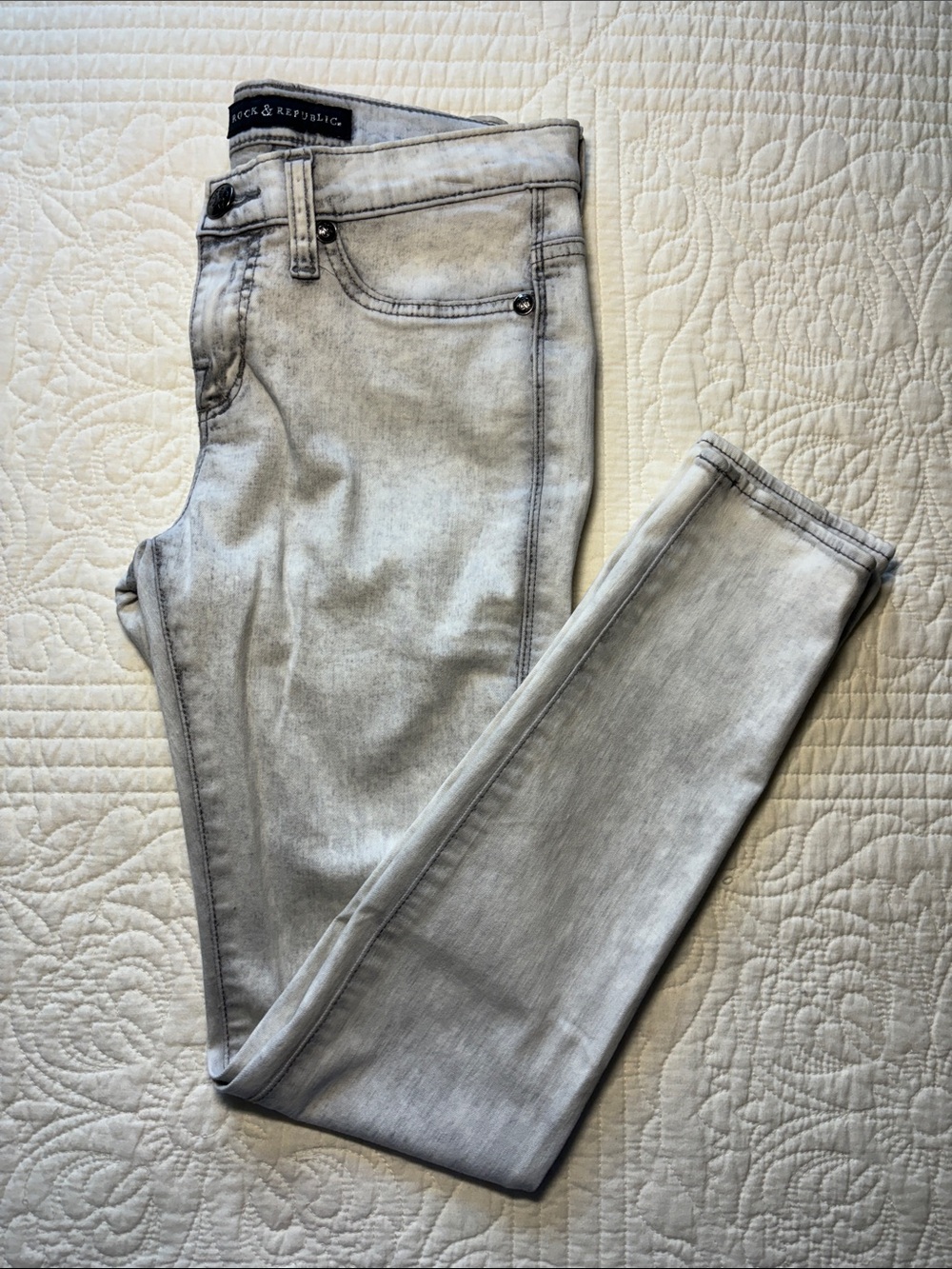 Rock & Republic Light Gray Washed Skinny Jeans